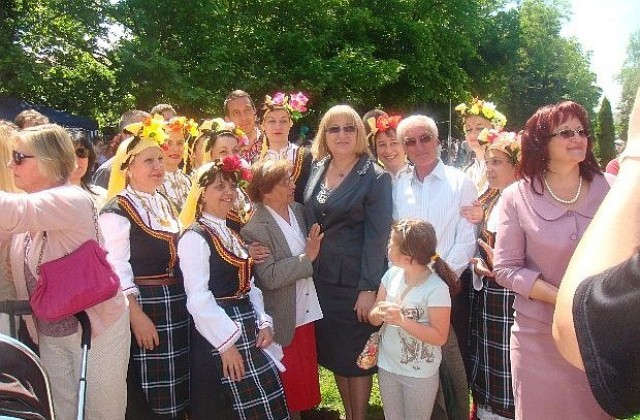 Цачева откри Майския фестивал „Бъдеще с традиции – Кърджали 2012”