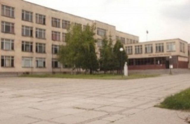 Паметна плоча на първия директор откриват в хасковската езикова гимназия