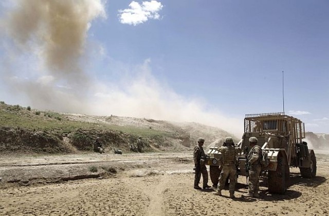 Четирима натовски военни загинаха при атентати в Афганистан