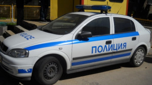 Полицейски автомобил катастрофира късно снощи