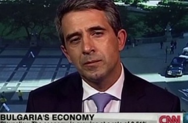 Българите са в много по-добра ситуация от гърците, заяви Плевнелиев пред CNN