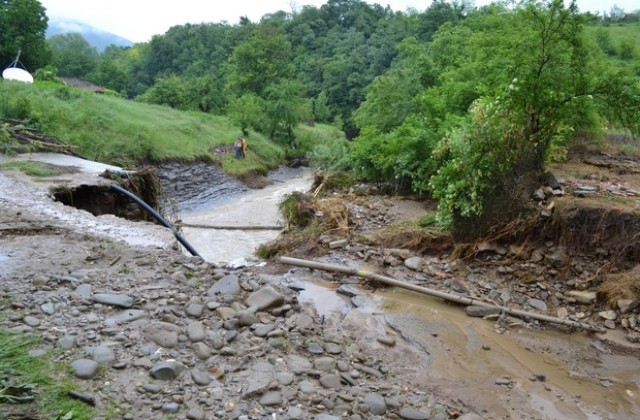 Изпуснаха водата от златаришки язовир, няма опасност за населението