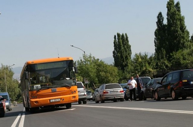 Общината прекратява договора си с „Карат-С”, поеме лизинга на автобусите