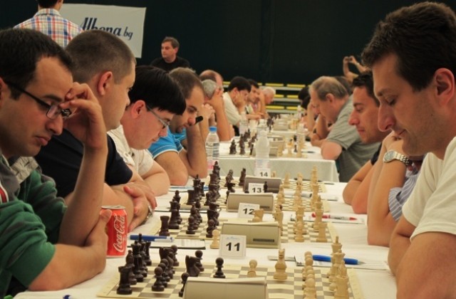 Чепаринов и Николов продължават с победите в Албена