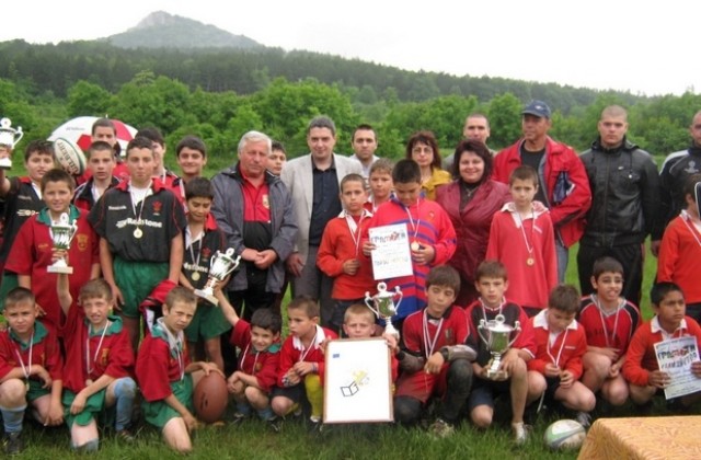 Осем отбора си оспорваха купата на кмета на Г. Оряховица в турнир по ръгби