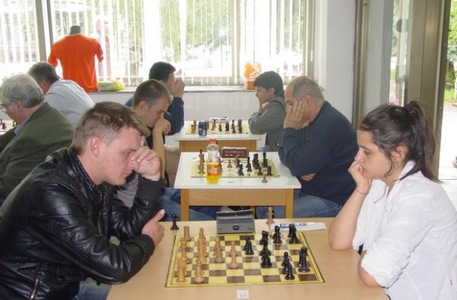 Първо място спечели Симонета в турнир по ускорен шах