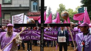 Протестиращите железничари се разбраха с министър Московски