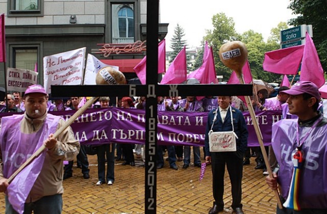 Протестиращите железничари се разбраха с министър Московски