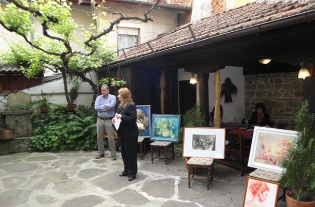 Близо 2000 лева бяха събрани на благотворителния търг, организиран от Жени ГЕРБ-Габрово