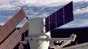 Космическият кораб Дракон се отдели от МКС