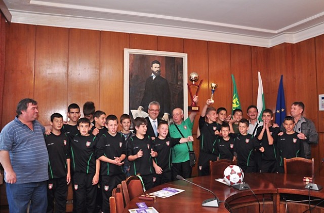 Кметът награди детския отбор на „Ботев”-Враца