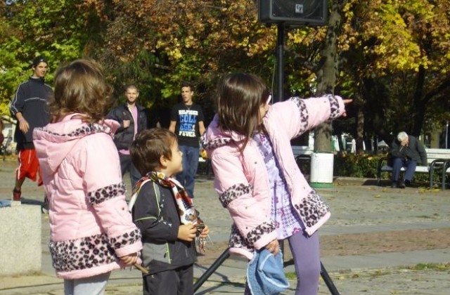 Слънчева фиеста на площада за 1 юни