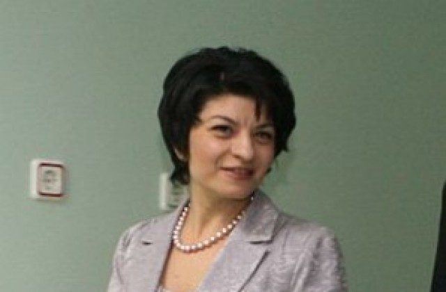 Десислава Атанасова посети пернишка болница