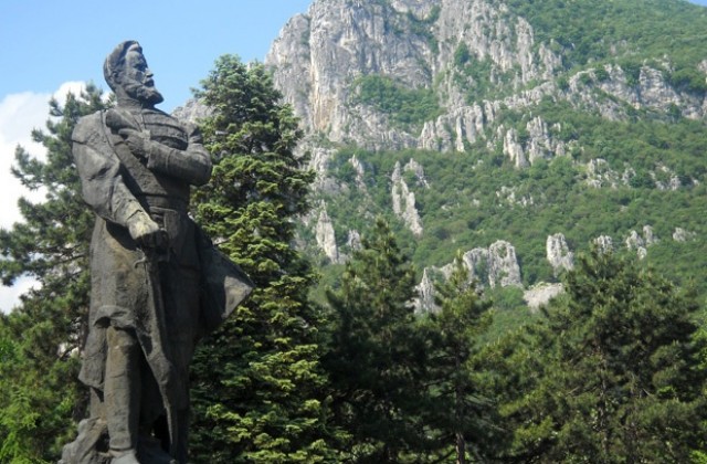 Възстановява се литературно четене на български поетеси