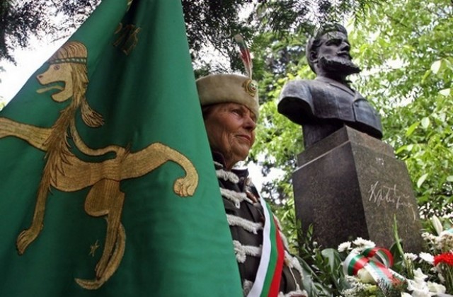 Почитаме Деня на Ботев