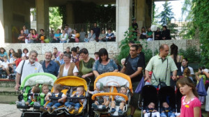 Сдружение Двойна радост подари празник на близнаци от Силистра