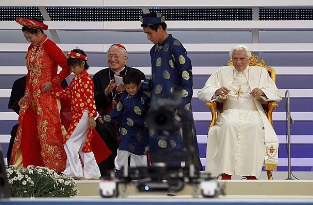 Традиционното семейство е огромен социален капитал, заяви папата
