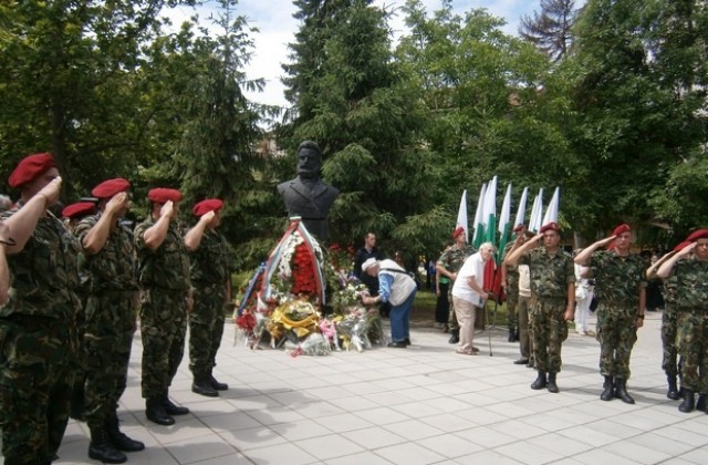 Томислав Дончев и представител на ЕК бяха в Плевен за Деня на Ботев