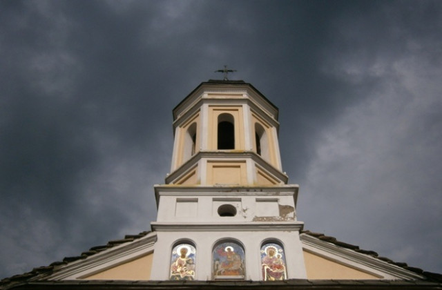 Православната църква чества Петдесетница