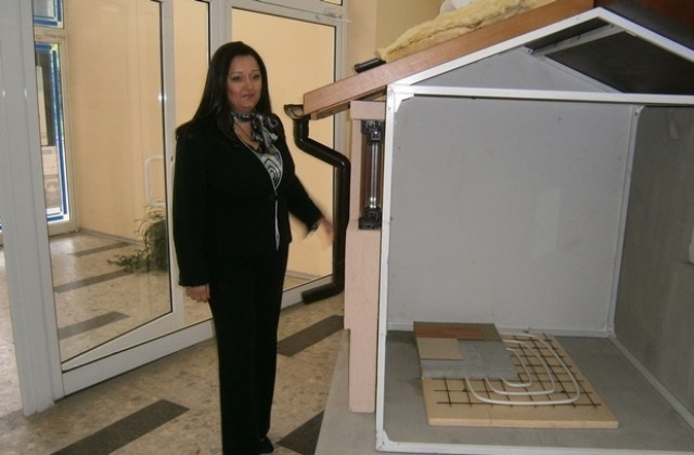 Министър Павлова представя във Варна проект за саниране