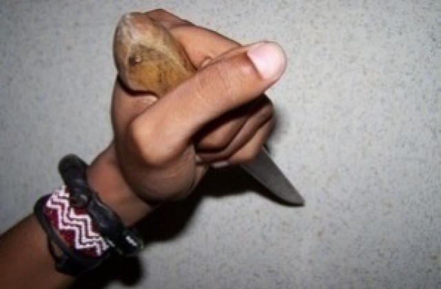 Мъж гони с нож съсед пред блока, осъдиха го условно