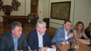 Министър Найденов Заменката гора срещу мазе е пладнешки грабеж