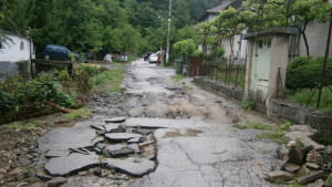 Две молби за помощ след наводнението на ул Бодрост