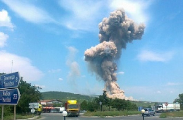 Взривиха се складове за боеприпаси край Лозенец, трима изчезнали и 18 ранени
