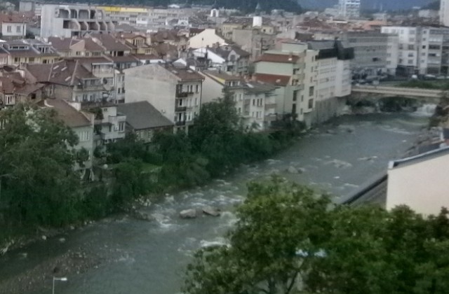 Мирис на мазут, но Янтра не е замърсена