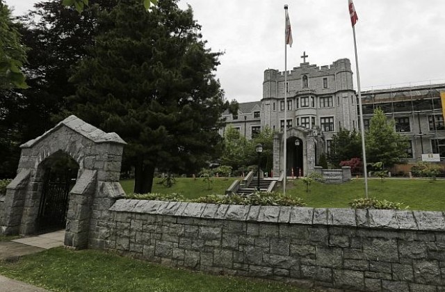 Колети с човешки останки бяха получени в две училища във Ванкувър