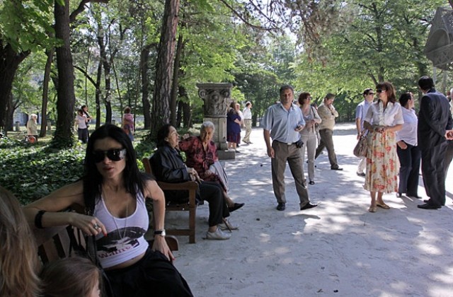 Българският копнеж по живота на другите