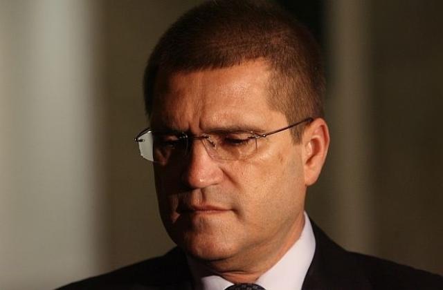 Цонев: Абсурд е, че не знаем колко и какви боеприпаси е имало в склада край Петолъчката