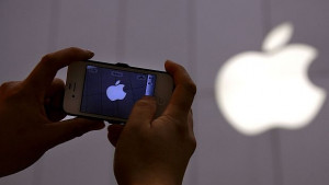 Златен iPhone от AmosuCouture