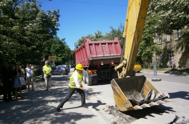 Започва реконструкцията на следващия участък от бул. Трети март