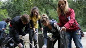 Актьори и журналисти се включват в почистване на природните паркове