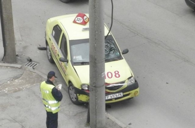 Четирима пострадаха при катастрофи през уикенда