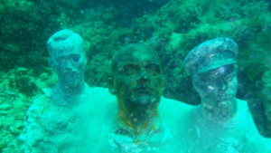 Подводна алея с бюстове нова атракция за гмуркачите