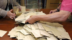 Сама или със Зелените ще управлява френската левица ще покаже