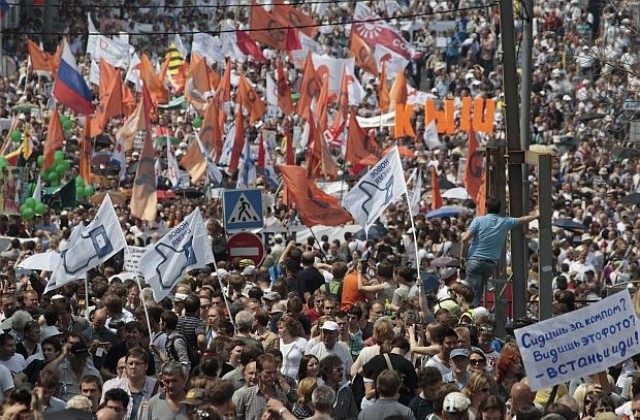Десетки хиляди излязоха на протест срещу Путин в центъра на Москва