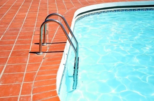 Изрядните плувни басейни в Старозагорско - ясни до седмица