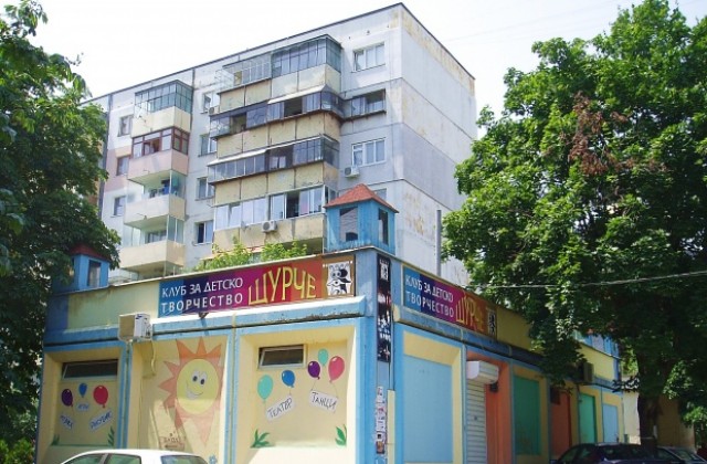 Театър „Щурче” заплашен да остане на улицата