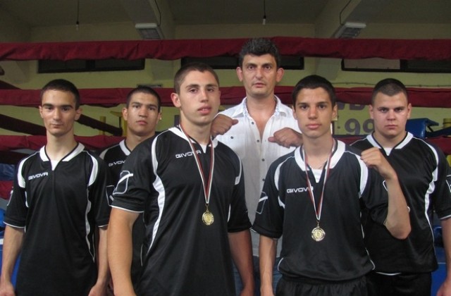 Великотърновски боксьори са единствените в страната с  по три шампионски титли
