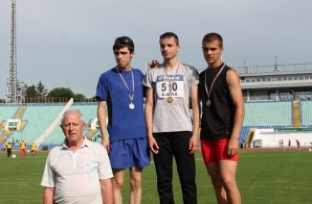 Мартин Димитров с титла на 400 метра и сребро на 200 м.