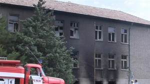 Горя бившето училище в село Преселец Търговищко