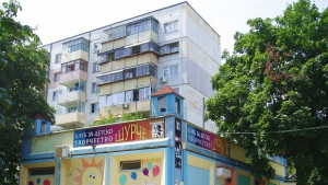 Деца играят за спасяването на Щурче