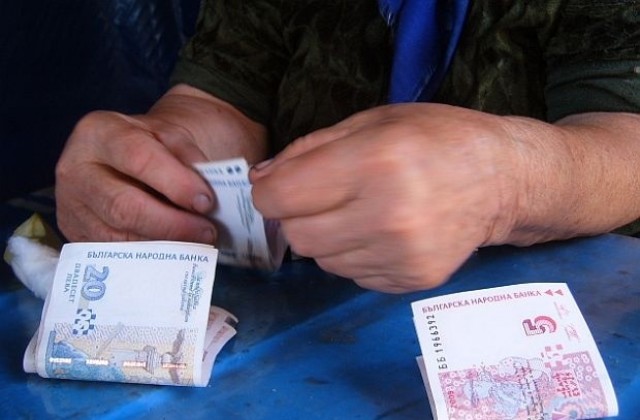 Мними купувачи обраха баба