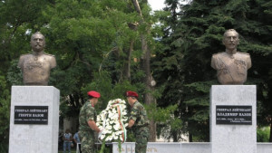Министър Аню Ангелов откри паметници на Георги и Владимир Вазови