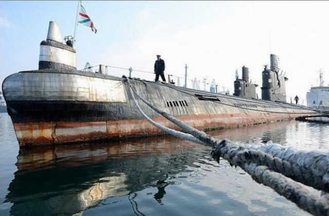 Вадят подводница „Слава” на сушата, ще става музей