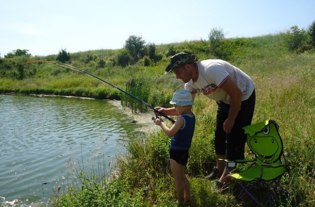 Тригодишен рибар откри сезона в Недялско