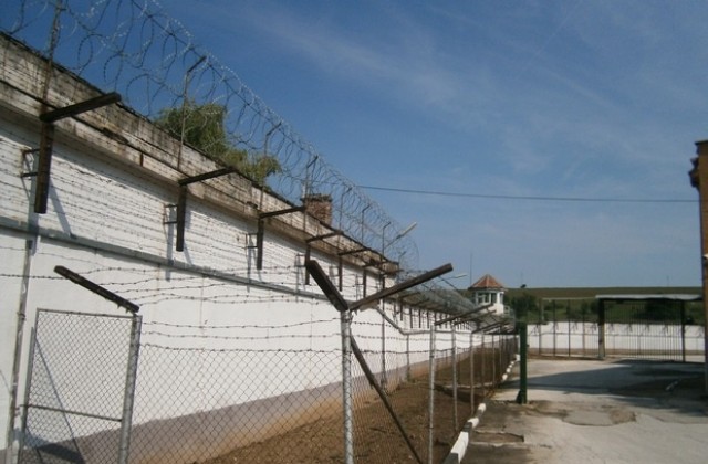 Рецидивист с 18 присъди се обеси в затвора в Плевен
